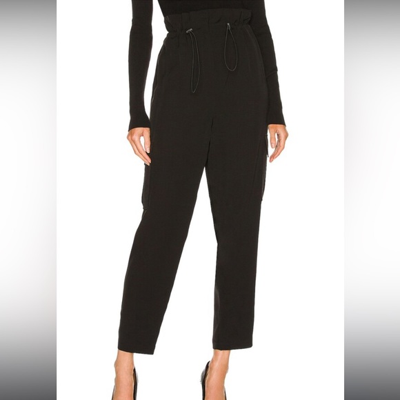 Shaye Paperbag Cargo Pant in Black
h:ours - Picture 1 of 3